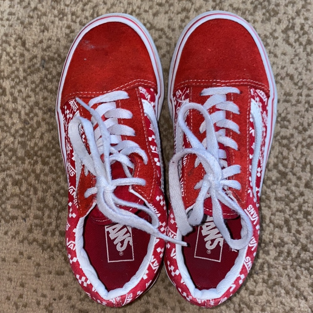 Red vans - Picture 3 of 8